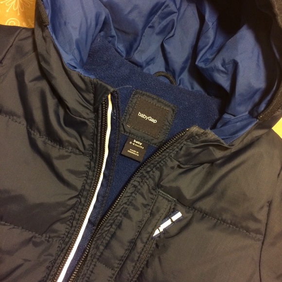 [GAP] boy’s puffer hooded coat 0-6 months - Picture 3 of 6